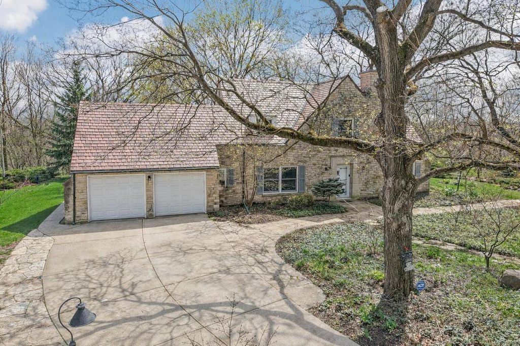 Photo of S24W23112 Lookout DRIVE, Waukesha, WI 53186 (MLS # 1958048)