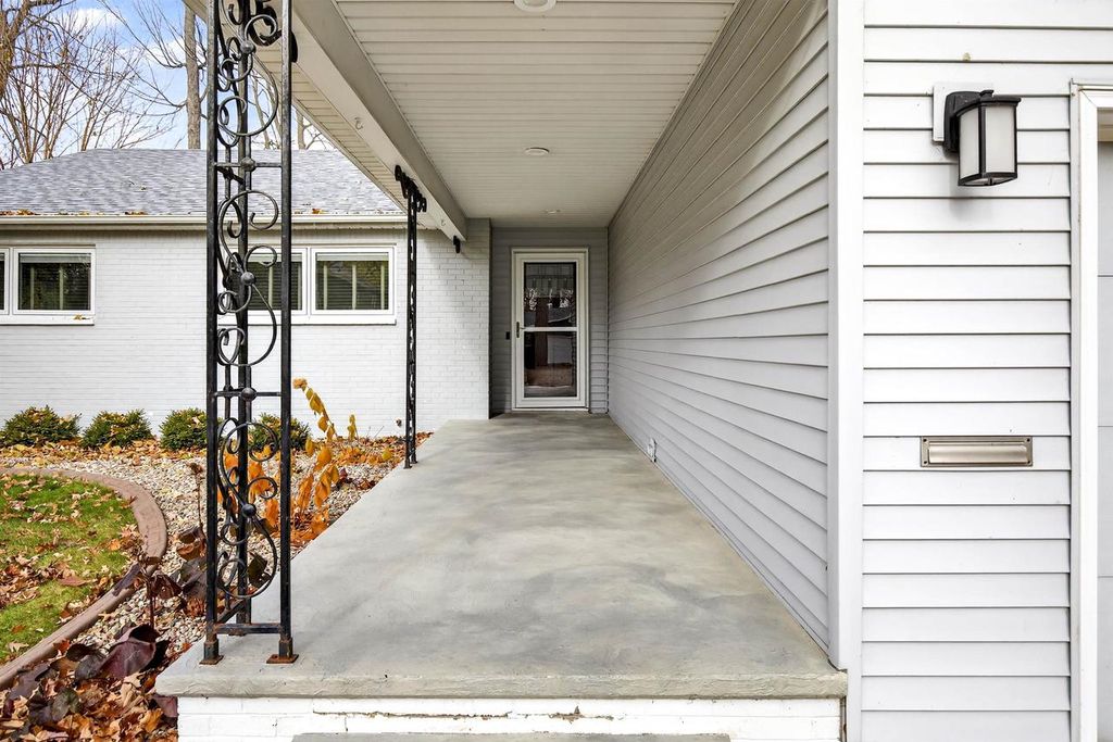 Photo of 1040 E Moorpark AVENUE, Appleton, WI 54911 (MLS # 50318083)