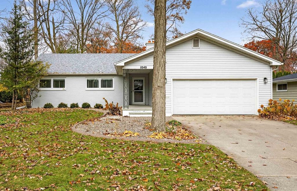 Photo of 1040 E Moorpark AVENUE, Appleton, WI 54911 (MLS # 50318083)