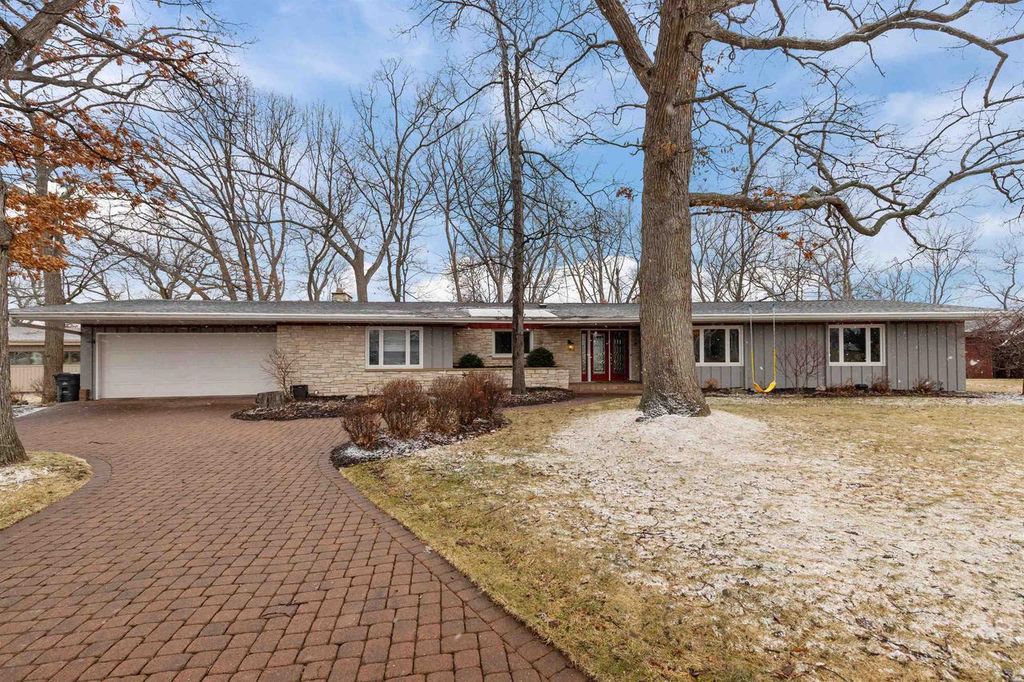 Photo of 45 Fox Point DRIVE, Appleton, WI 54911 (MLS # 50322310)
