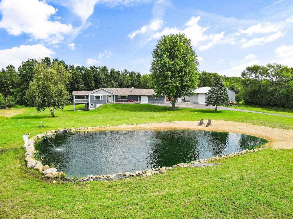 Photo of 64 Oakland ROAD, Cambridge, WI 53523 (MLS # 2014465)