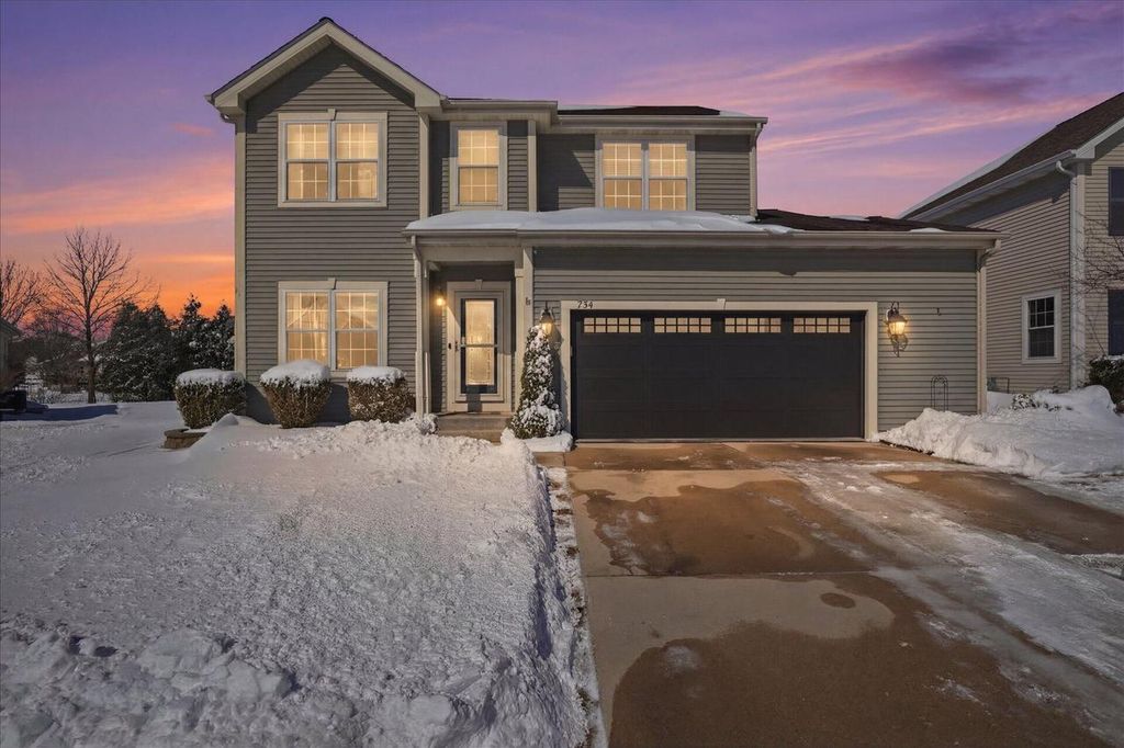 Photo of 734 Creekwood LANE, West Bend, WI 53095 (MLS # 1954314)