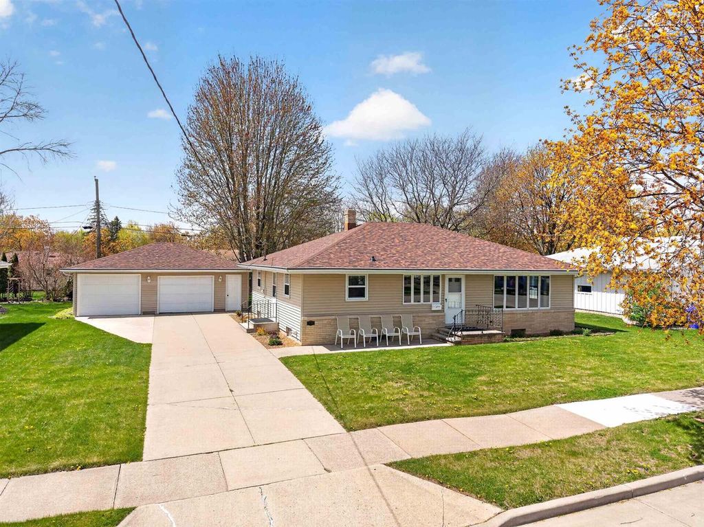 Photo of 2101 Welhouse DRIVE, Kaukauna, WI 54130 (MLS # 50324912)