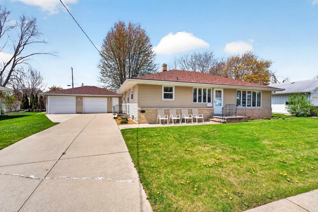 Photo of 2101 Welhouse DRIVE, Kaukauna, WI 54130 (MLS # 50324912)