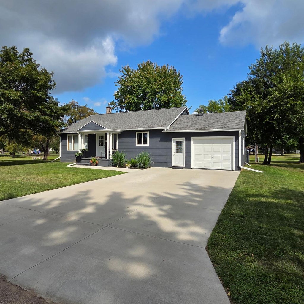 Photo of 204 Michaels STREET, Cochrane, WI 54622 (MLS # 1978512)