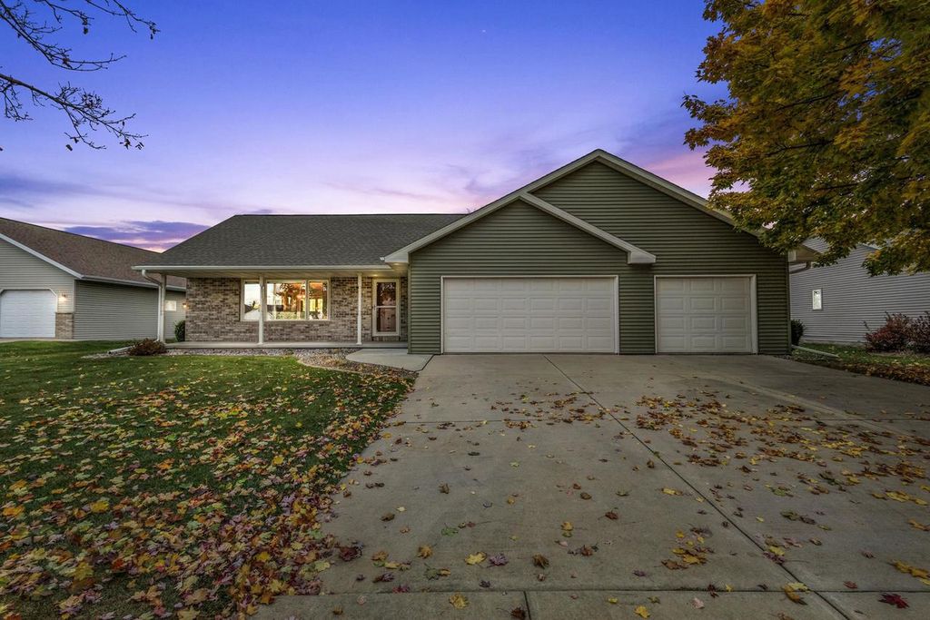 Photo of 1275 Carmen COURT, De Pere, WI 54115 (MLS # 50317667)