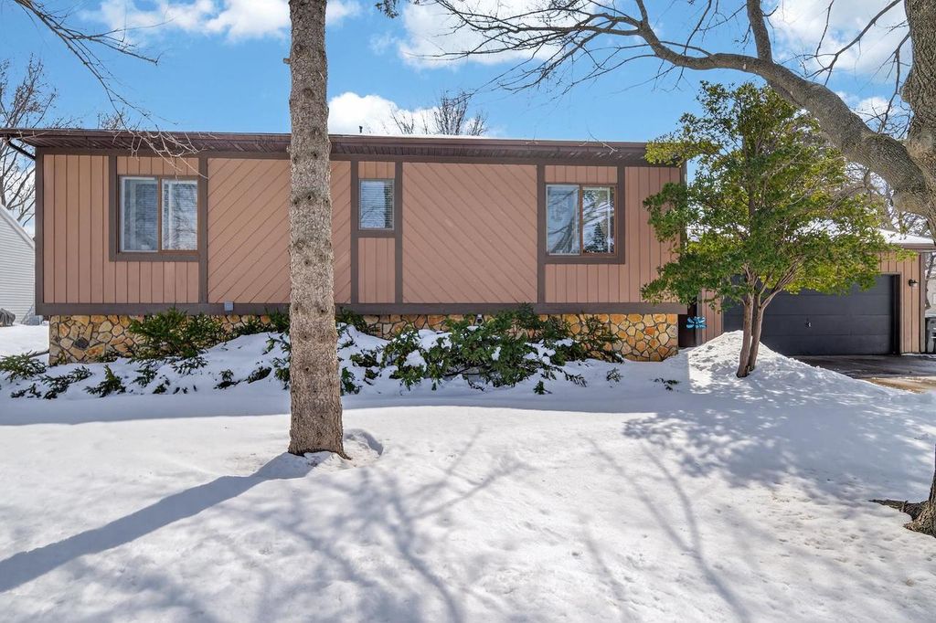 Photo of 2755 Montclair PLACE, Oshkosh, WI 54904 (MLS # 50322484)