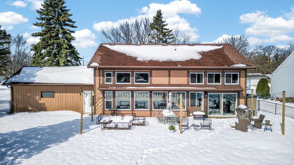 Photo of 2755 Montclair PLACE, Oshkosh, WI 54904 (MLS # 50322484)