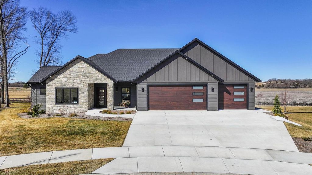 Photo of 405 Prairie View DRIVE, Portage, WI 53901 (MLS # 2019231)