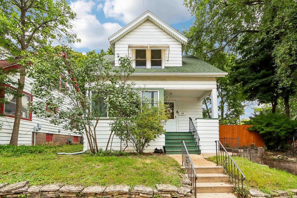 Photo of 309 N Brearly STREET, Madison, WI 53703 (MLS # 2030269)