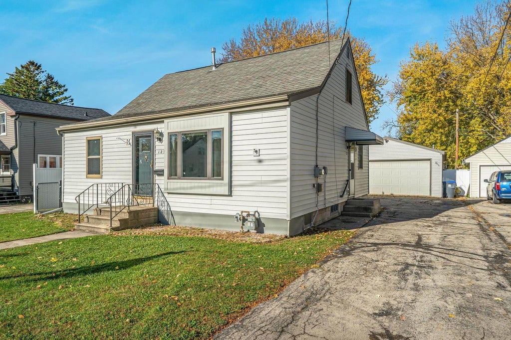 Photo of 125 Mayer STREET, Neenah, WI 54956 (MLS # 50335147)