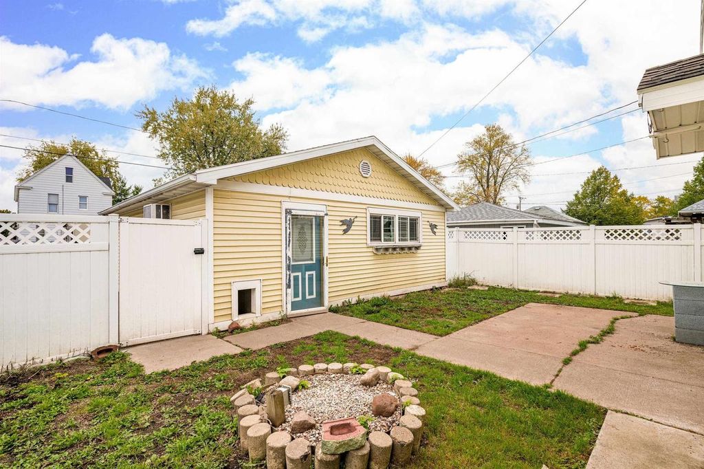 Photo of 1211 N 21st STREET, Superior, WI 54880 (MLS # 6122529)