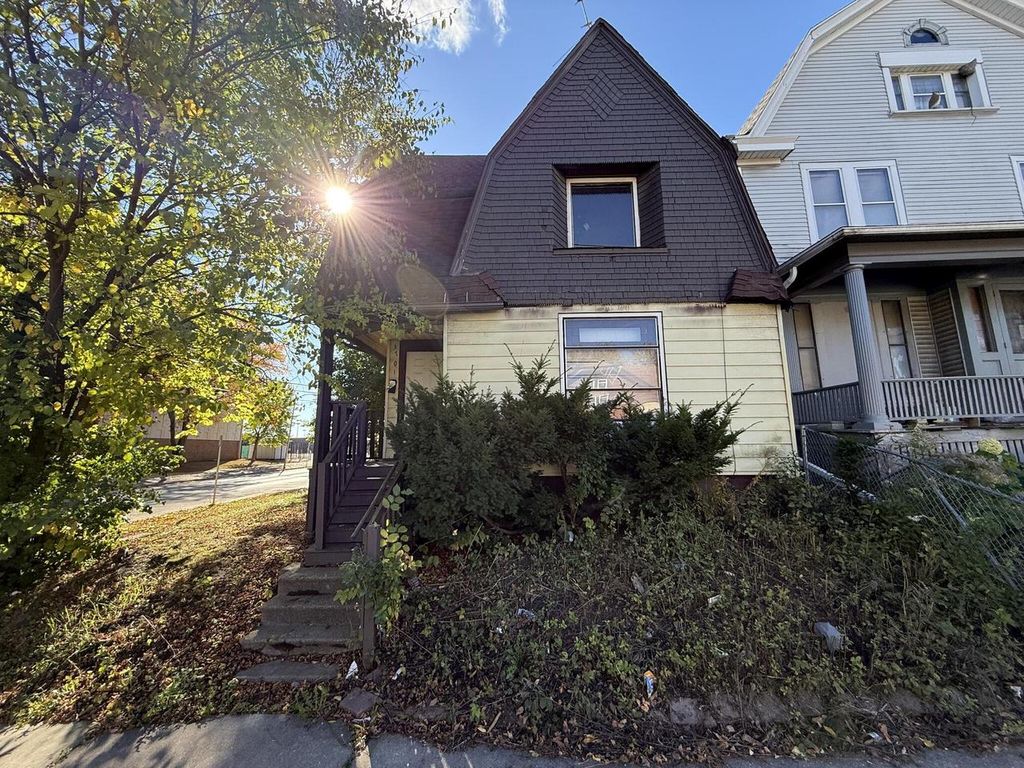 Photo of 3701 W Kilbourn AVENUE, Milwaukee, WI 53208 (MLS # 1940517)