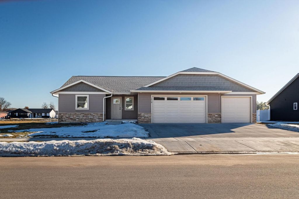 Photo of 1918 Arches DRIVE, Holmen, WI 54636 (MLS # 1940335)