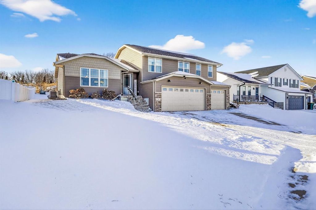 Photo of 585 Falk DRIVE, Edgerton, WI 53534 (MLS # 2014936)