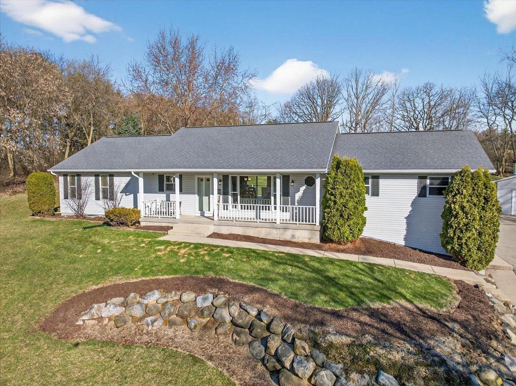 Photo of 690 French COURT, Oregon, WI 53575 (MLS # 2018190)