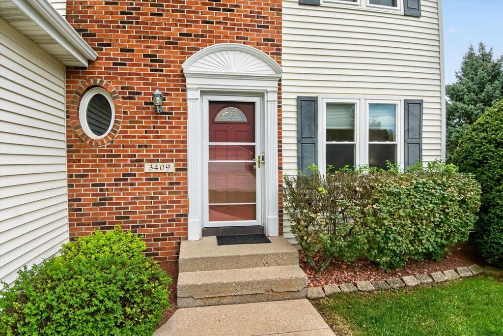 Photo of 3409 Kingsbridge DRIVE, Janesville, WI 53546 (MLS # 2032138)