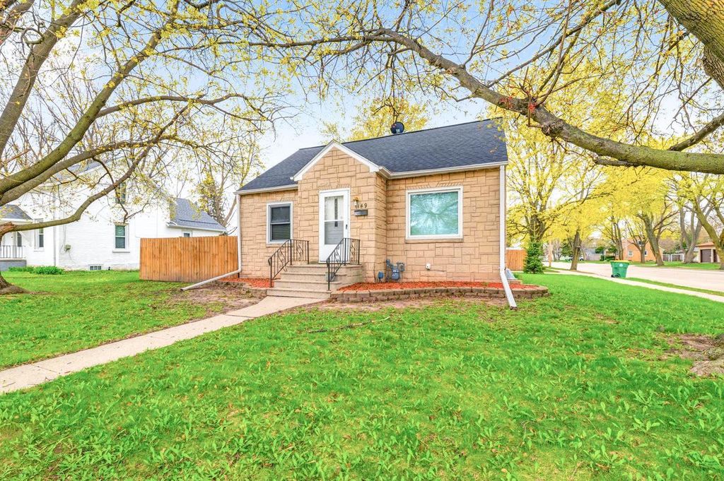 Photo of 1149 9th STREET, Green Bay, WI 54304 (MLS # 50324737)