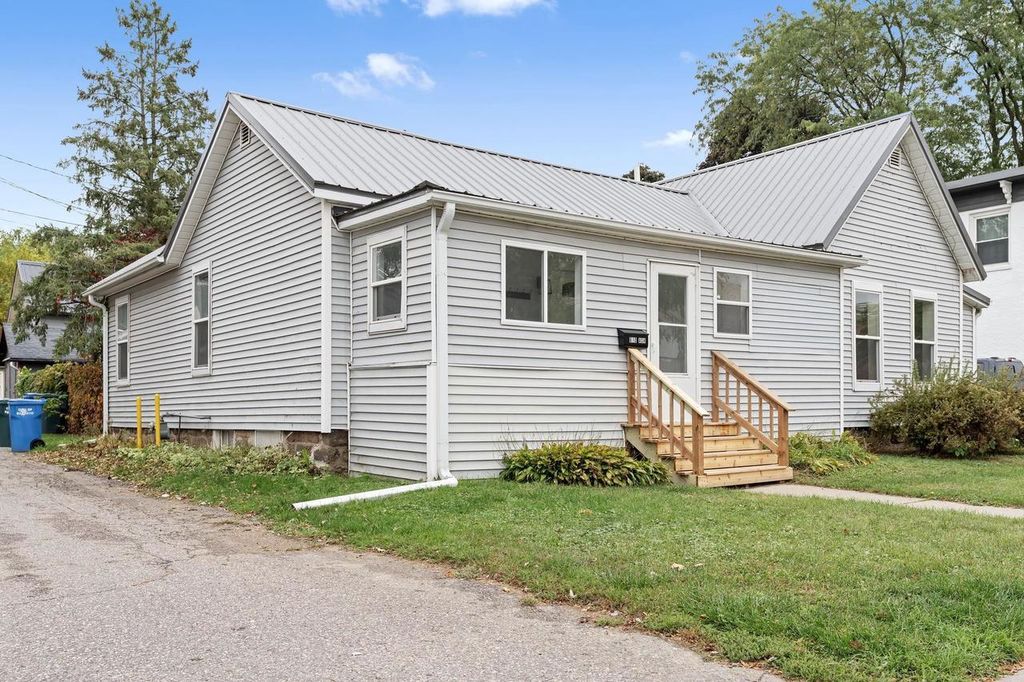 Photo of 610 Ash STREET, Baraboo, WI 53913 (MLS # 2011244)