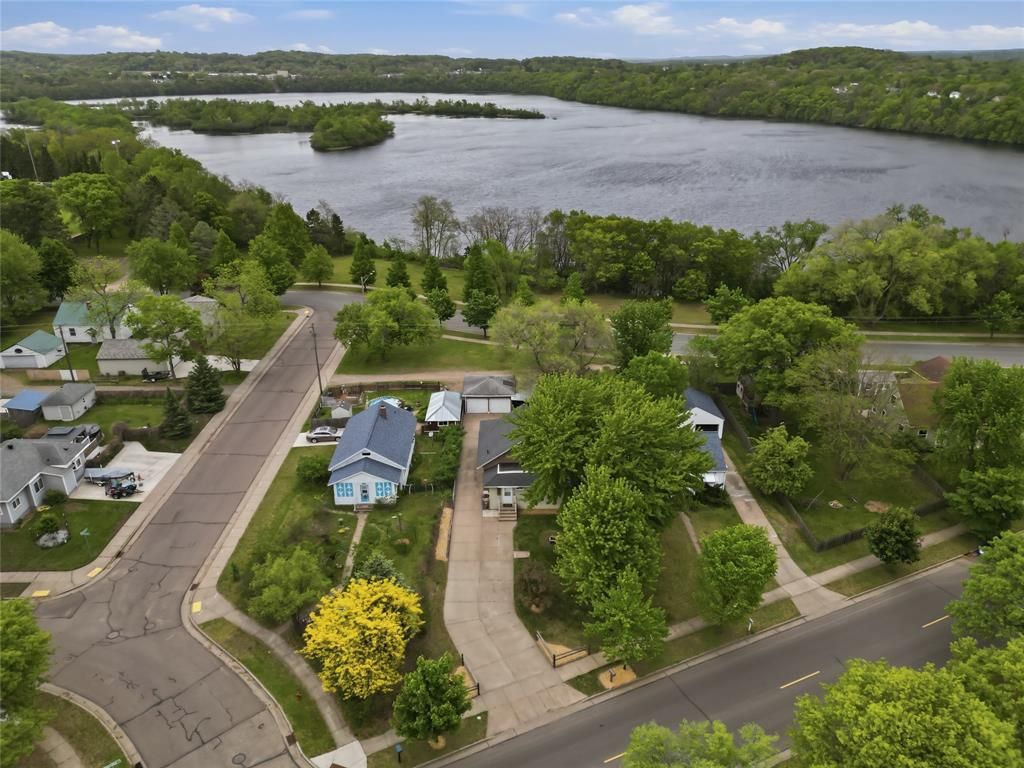 Photo of 927 Sheridan ROAD, Eau Claire, WI 54703 (MLS # 1601429)