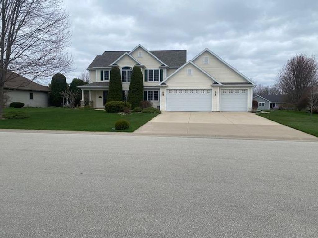 Photo of W5912 Blue Bonnet DRIVE, Appleton, WI 54915 (MLS # 50324887)