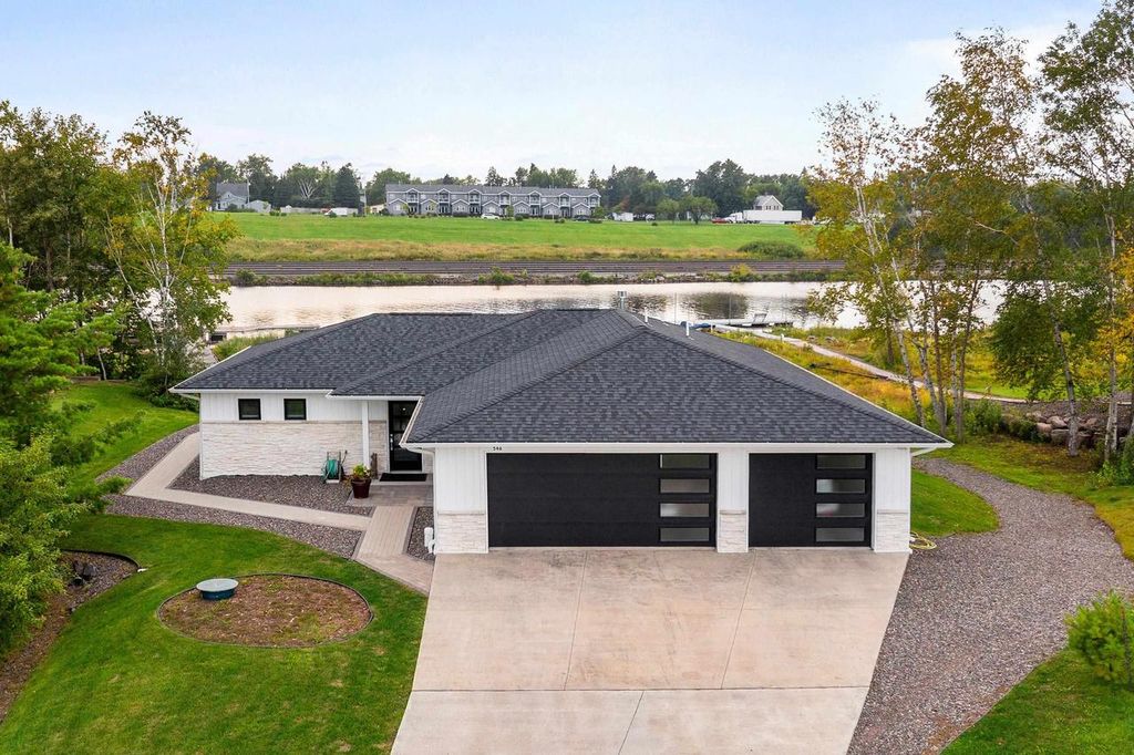 Photo of 546 Marina DRIVE, Superior, WI 54880 (MLS # 6121941)