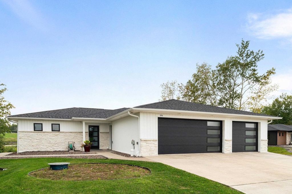 Photo of 546 Marina DRIVE, Superior, WI 54880 (MLS # 6121941)