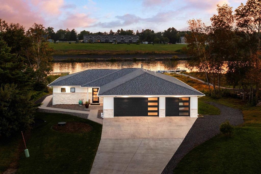 Photo of 546 Marina DRIVE, Superior, WI 54880 (MLS # 6121941)