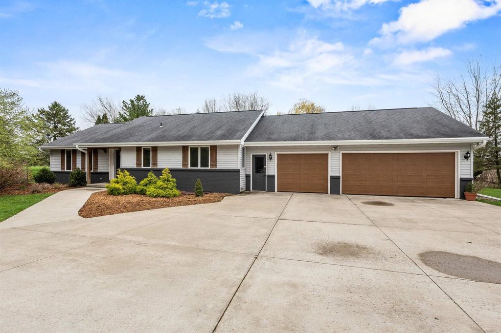Photo of 3415 Fairview ROAD, Neenah, WI 54956 (MLS # 50324300)