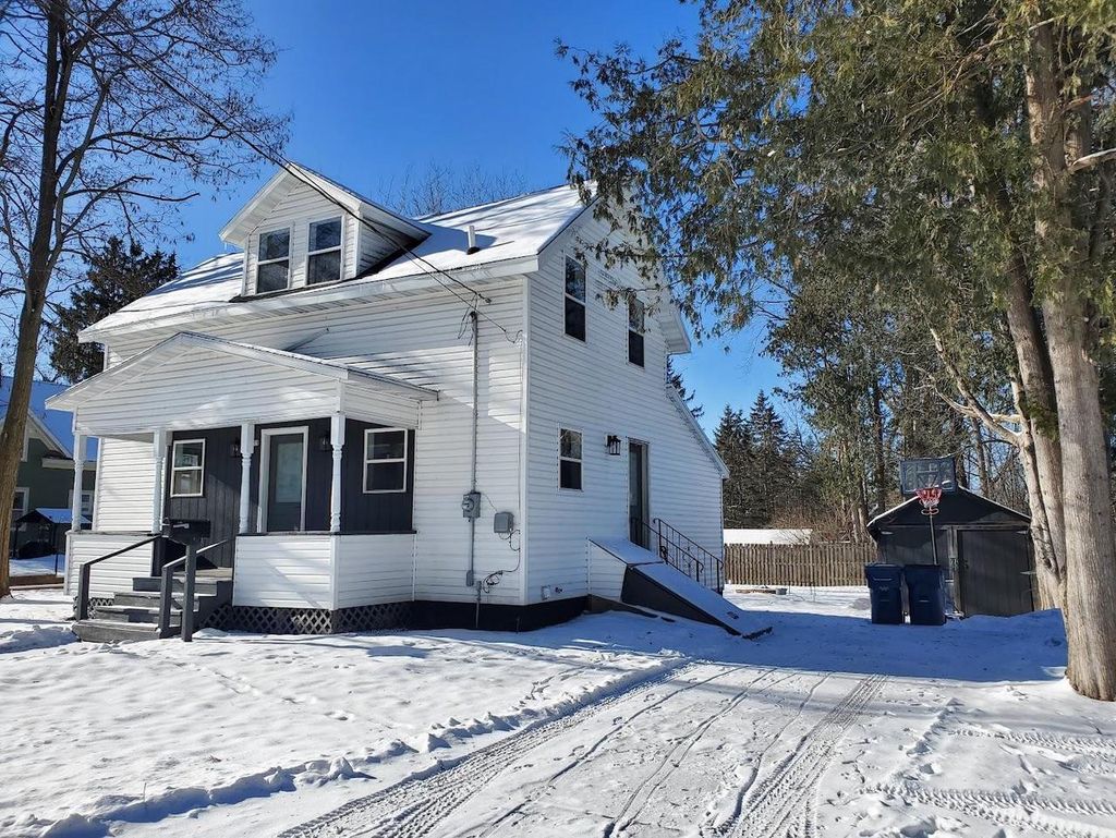 Photo of 111 N 12th STREET, Clintonville, WI 54929 (MLS # 50320194)