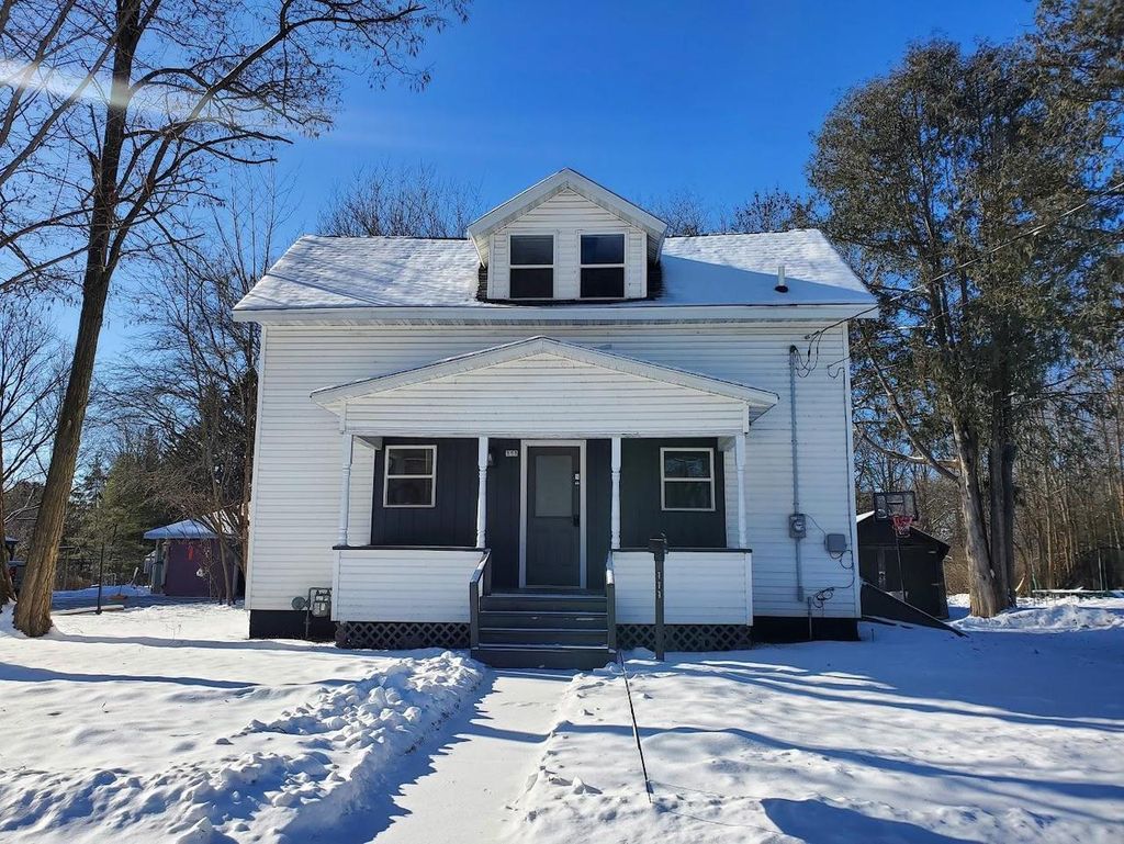 Photo of 111 N 12th STREET, Clintonville, WI 54929 (MLS # 50320194)