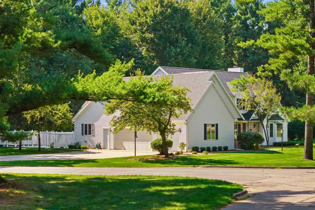 Photo of 2211 Bridle PATH, Wisconsin Rapids, WI 54494 (MLS # 22601344)