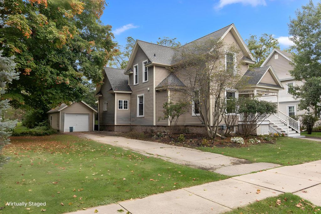 Photo of 214 Randall PLACE, Elkhorn, WI 53121 (MLS # 1937990)