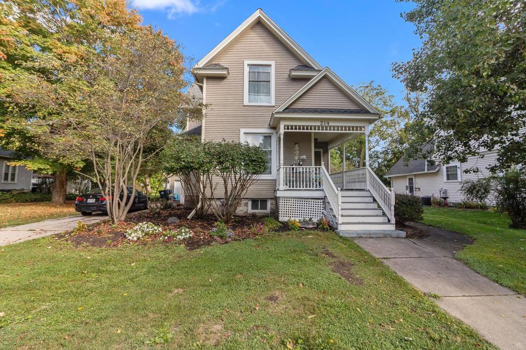 Photo of 214 Randall PLACE, Elkhorn, WI 53121 (MLS # 1937990)