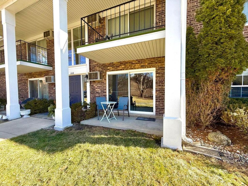 Photo of 108 Evelyn LANE #Unit B, Lake Geneva, WI 53147 (MLS # 1947458)