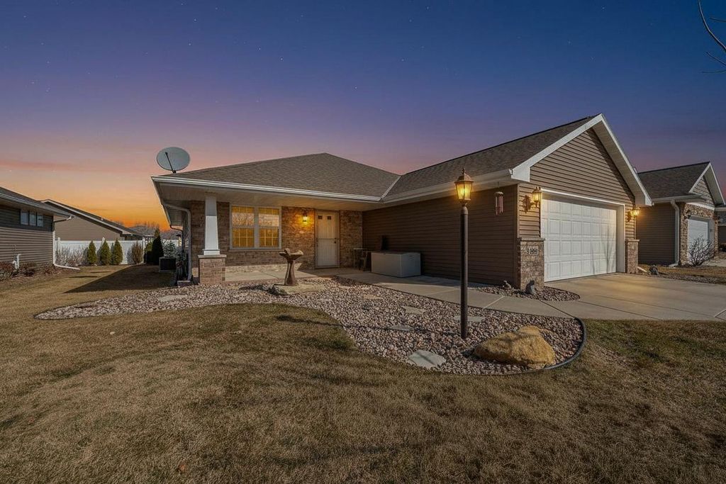 Photo of 3865 Meunier LANE, Green Bay, WI 54311 (MLS # 50322108)