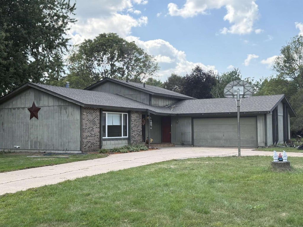 Photo of 1200 E 21st STREET, Marshfield, WI 54449 (MLS # 22604229)
