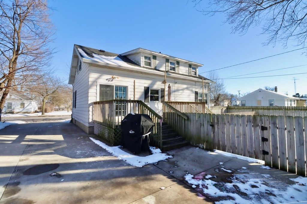 Photo of 1020 Beloit AVENUE, Janesville, WI 53546 (MLS # 2016079)