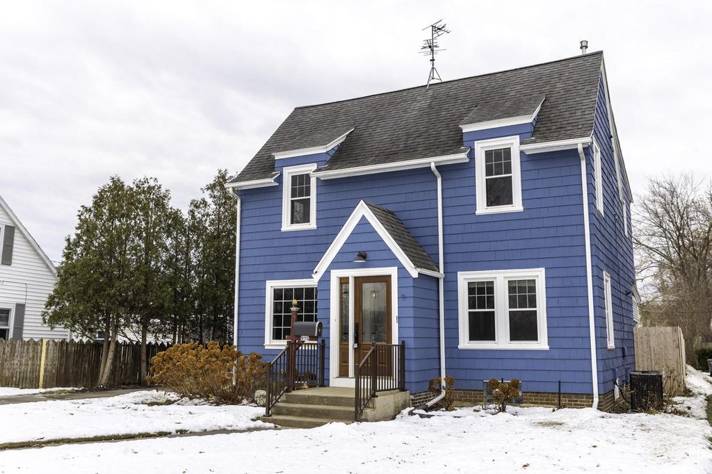 Photo of 915 North AVENUE, Sheboygan, WI 53083 (MLS # 1945692)