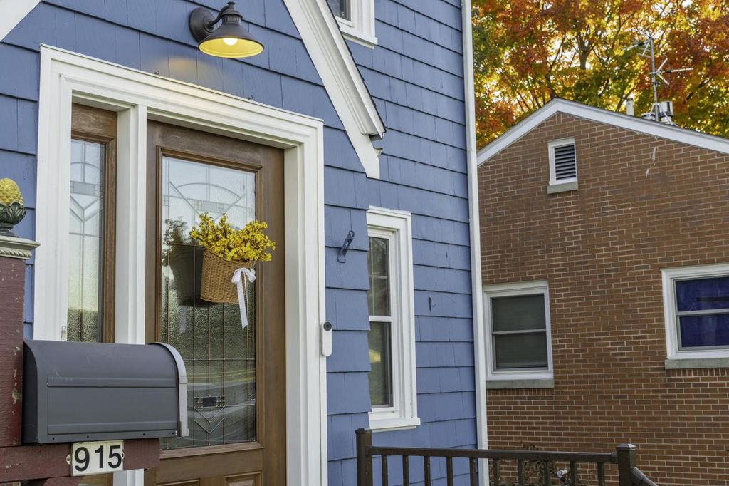 Photo of 915 North AVENUE, Sheboygan, WI 53083 (MLS # 1945692)