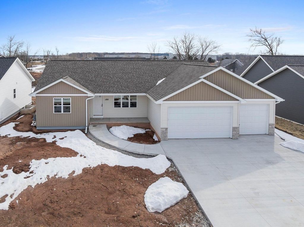 Photo of N9272 Constellation DRIVE, Appleton, WI 54915 (MLS # 50322690)