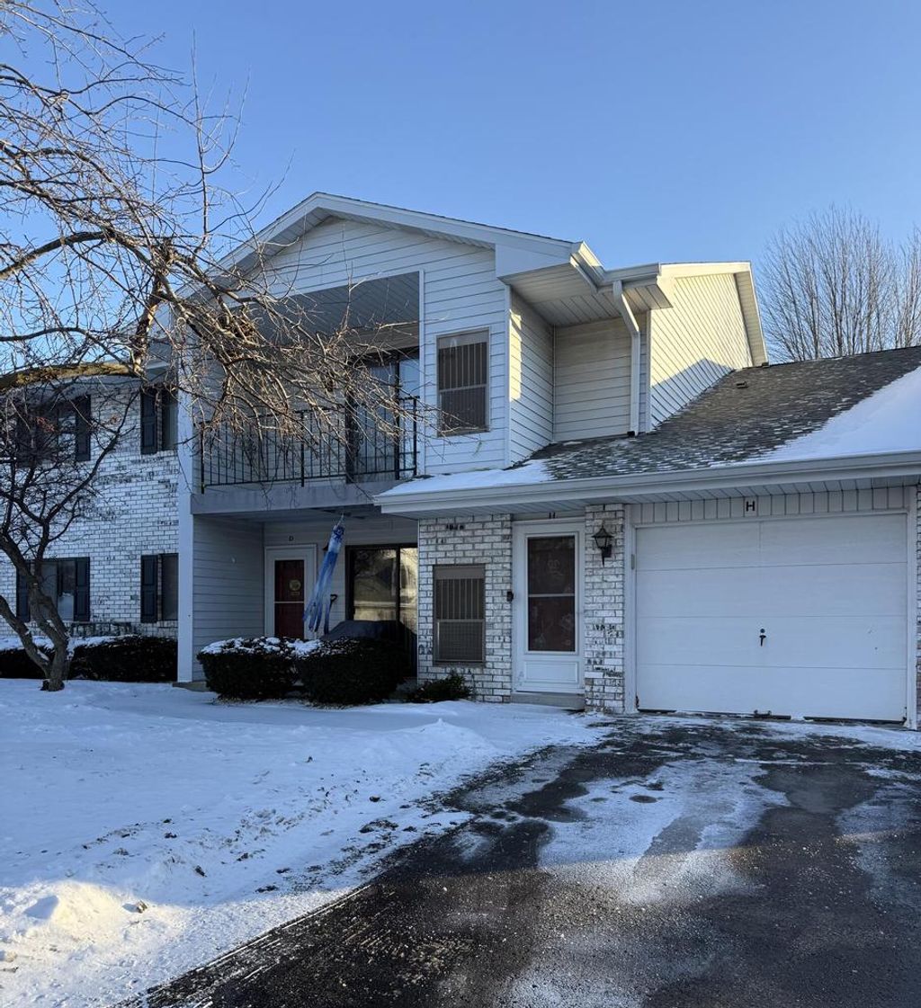 Photo of 1388 30th AVENUE #H, Kenosha, WI 53144 (MLS # 1947897)