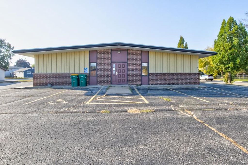 Photo of 700 Owena STREET, Marinette, WI 54143 (MLS # 50316577)