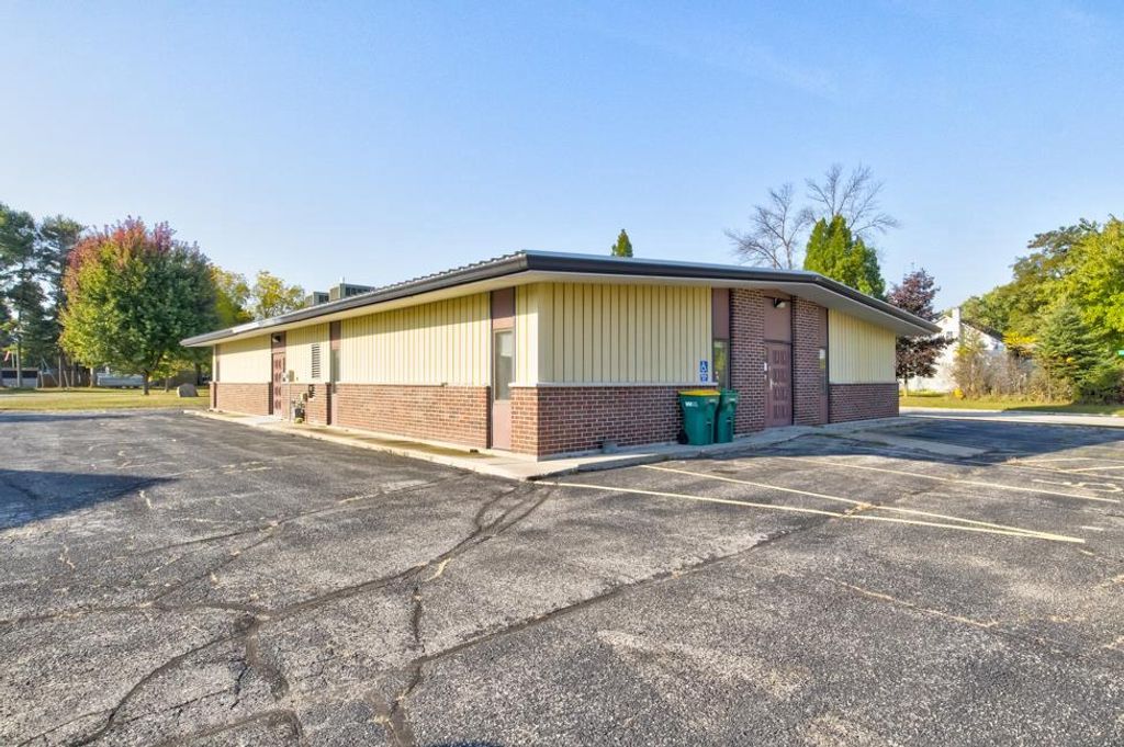 Photo of 700 Owena STREET, Marinette, WI 54143 (MLS # 50316577)