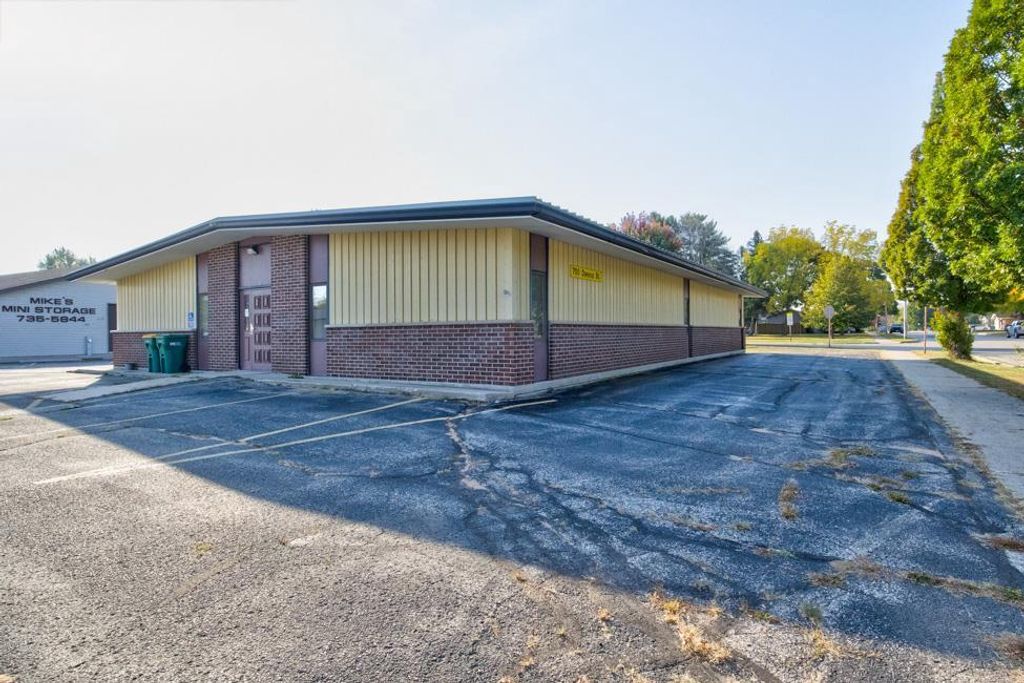 Photo of 700 Owena STREET, Marinette, WI 54143 (MLS # 50316577)