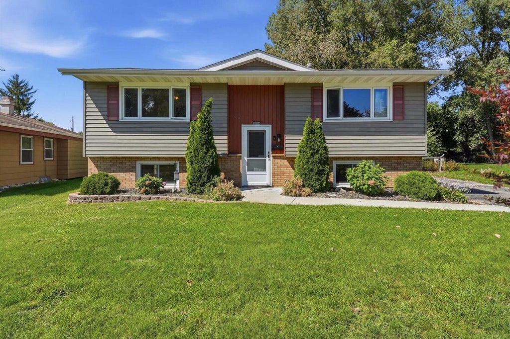 Photo of 1204 N 12th AVENUE, West Bend, WI 53090 (MLS # 1980227)