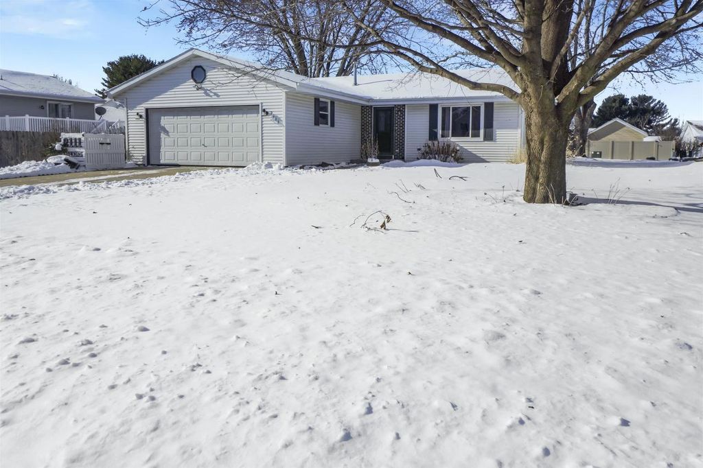 Photo of 2111 Browning DRIVE, Janesville, WI 53546 (MLS # 2015617)