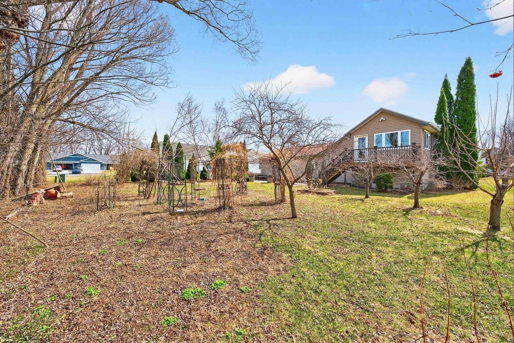 Photo of 5138 Island ROAD, Butte Des Morts, WI 54927 (MLS # 50325565)