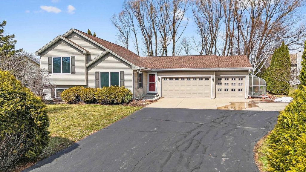 Photo of 5138 Island ROAD, Butte Des Morts, WI 54927 (MLS # 50325565)