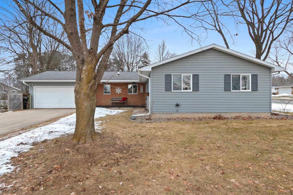 Photo of 828 Robin LANE, Shawano, WI 54166 (MLS # 50320096)